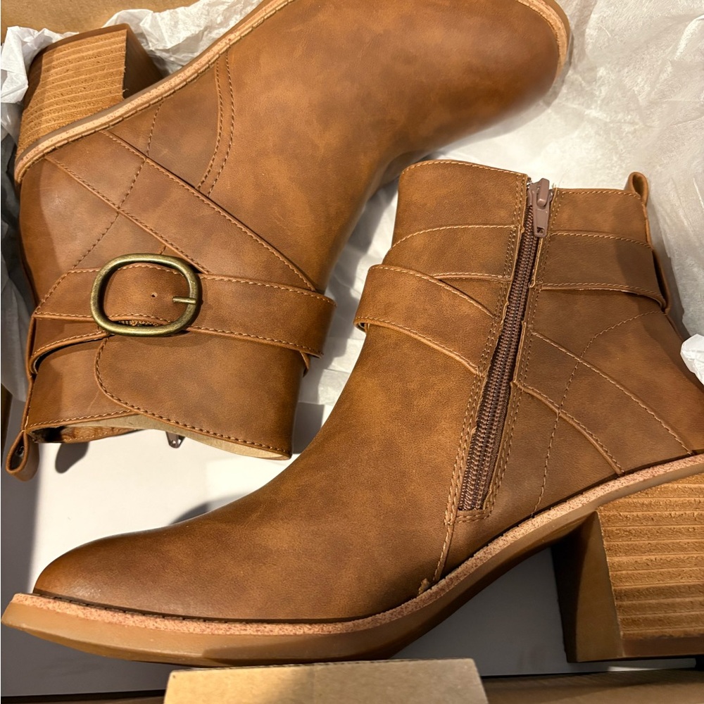 b•o•c Brown Ankle Boots with Side Zipper